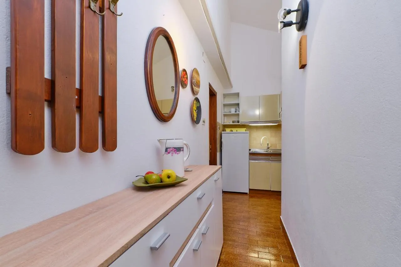 Apartments Marija マリ・ロシニュ